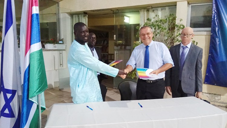 Accord de formation quinquennal signé avec la Gambie